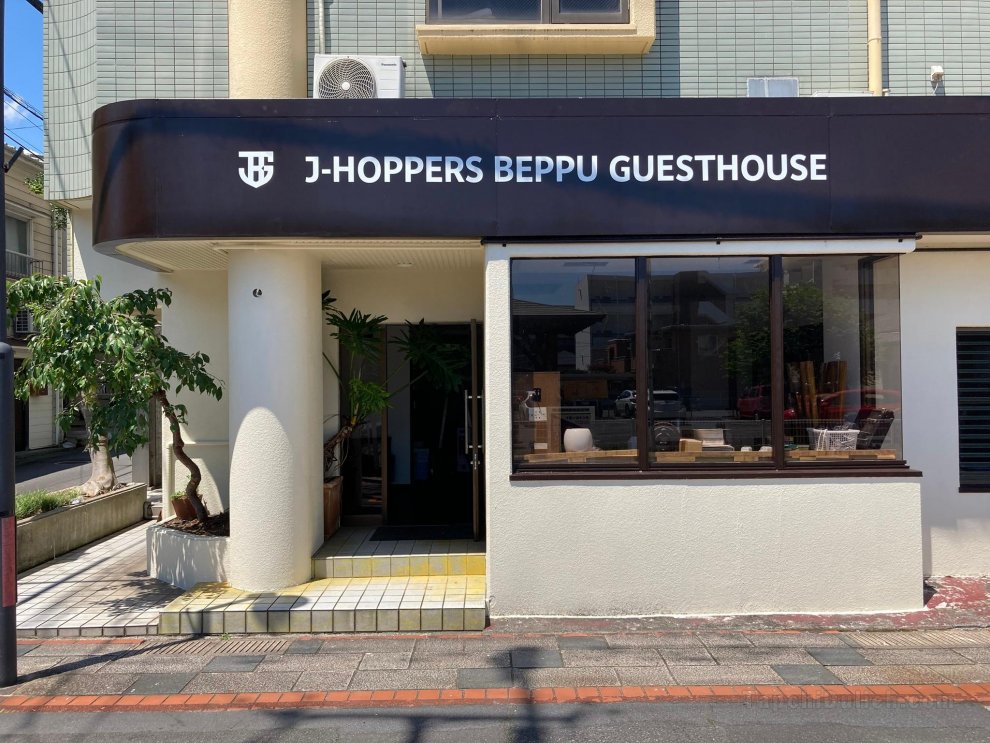 J-Hoppers Beppu Guesthouse