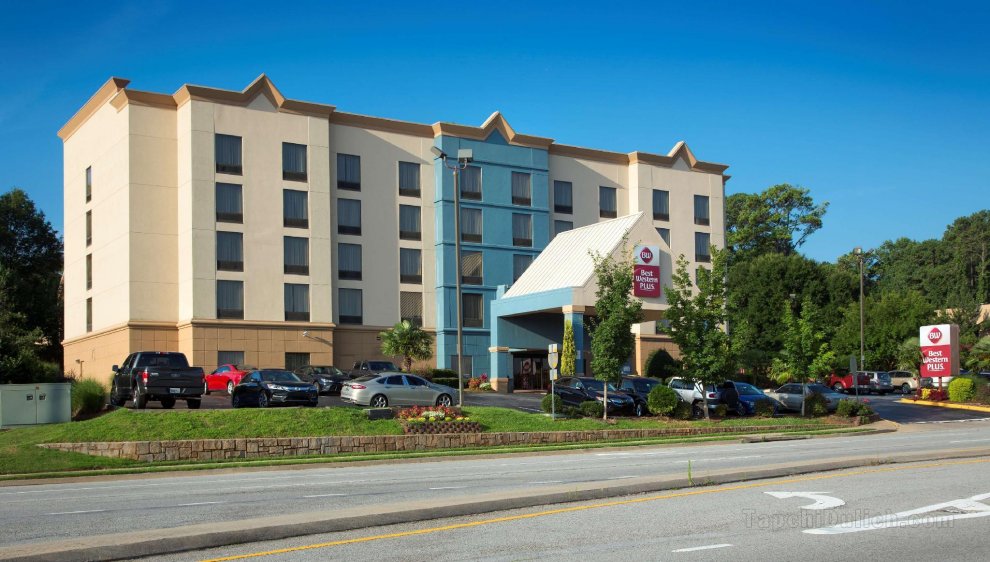 Best Western Plus Hotel and Suites Airport South