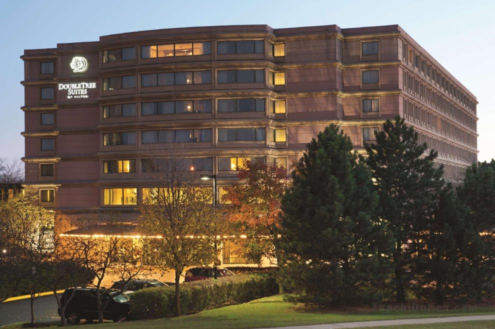 DoubleTree Suites by Hilton Downers Grove