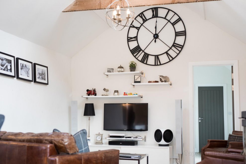 The Blacksmiths - Luxury Cottage, Countryside Views, Pet Friendly