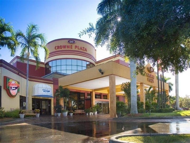 Khách sạn Crowne Plaza Fort Myers at Bell Tower Shops