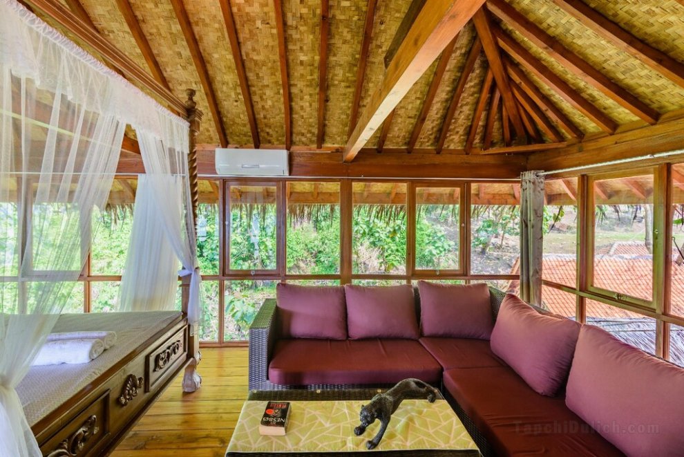 Beautiful Tree House in Ketapang Resort