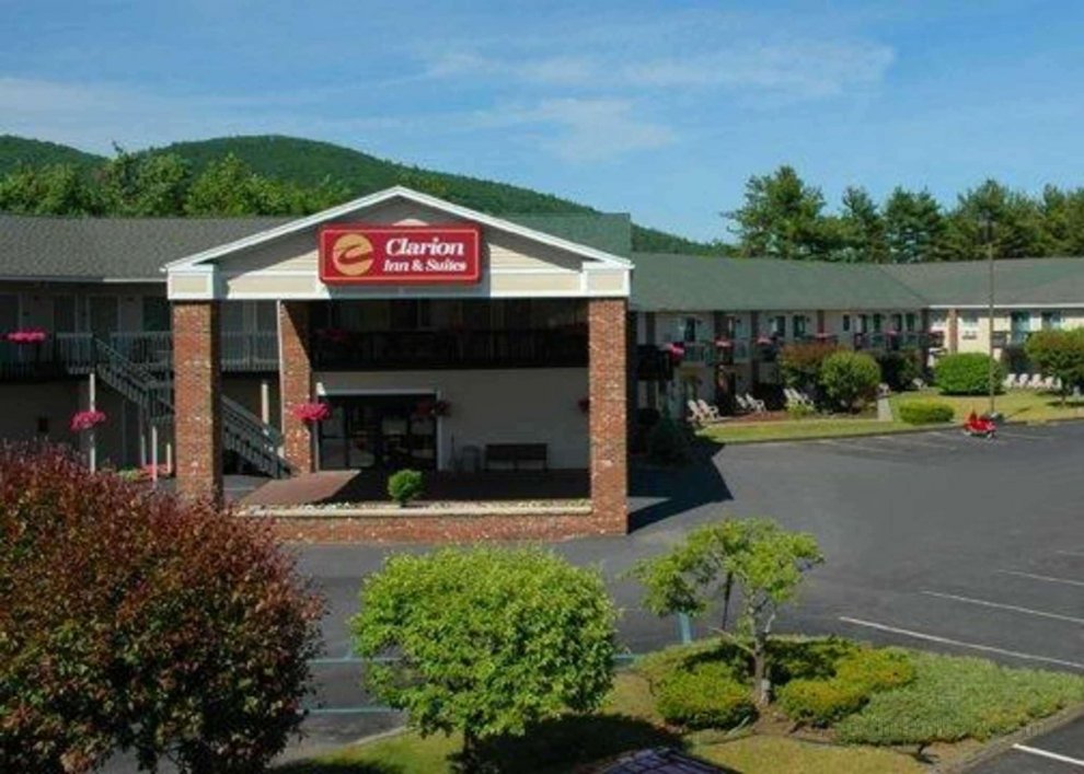 Clarion Inn and Suites at the Outlets of Lake George