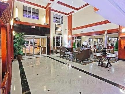 Khách sạn Holiday Inn Express & Suites Oklahoma City - Penn Square