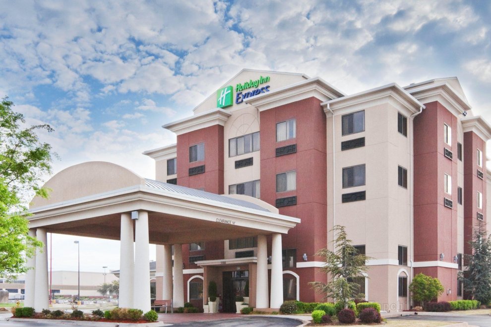 Khách sạn Holiday Inn Express & Suites Midwest City