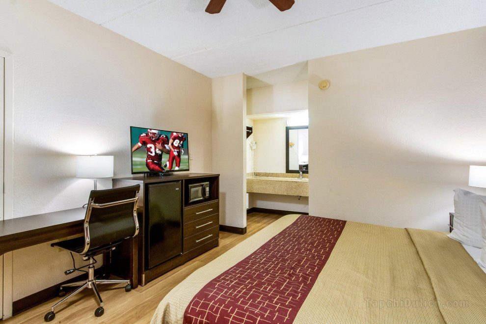 Red Roof Inn & Suites Statesboro - University