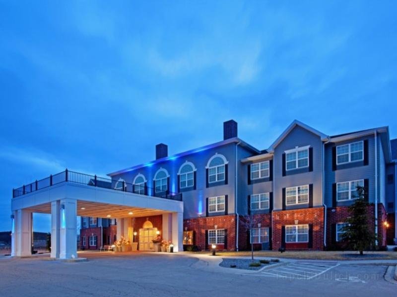 Khách sạn Holiday Inn Express & Suites Milwaukee Airport