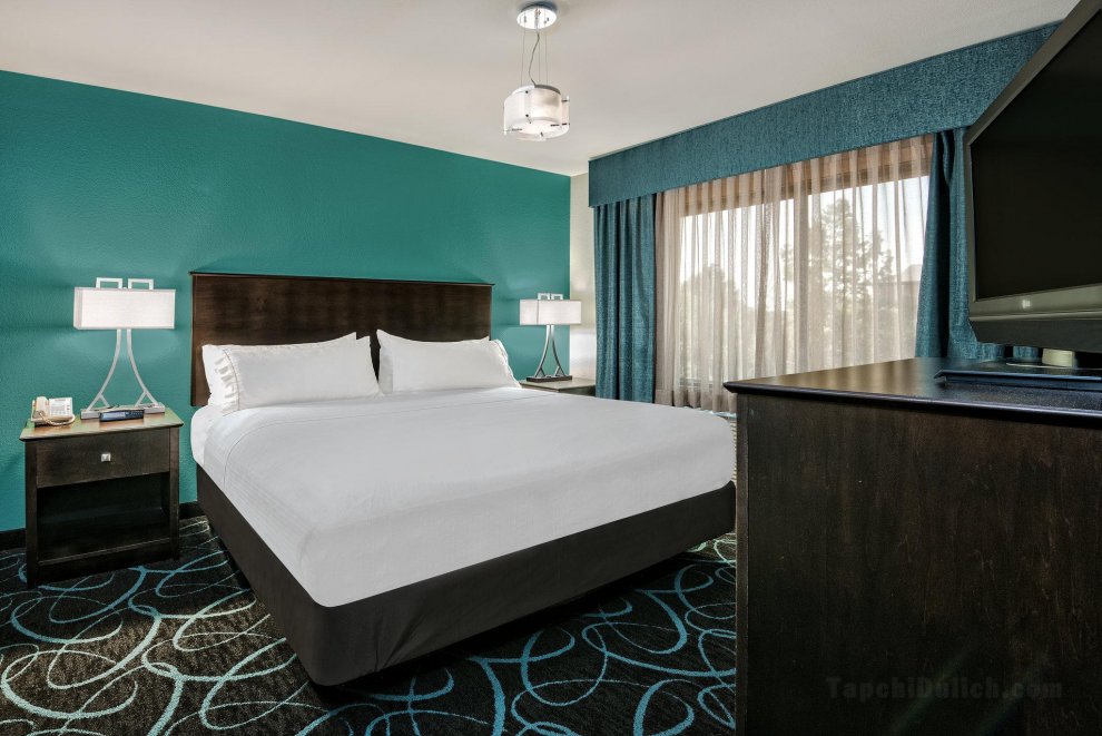 Khách sạn Holiday Inn Express and Suites Fort Worth/I-20