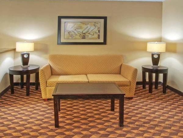 Khách sạn Holiday Inn Express & Suites Albuquerque Midtown