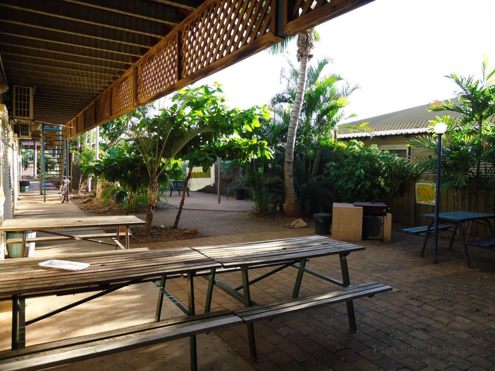 Roebuck Bay Backpackers and Party Bar