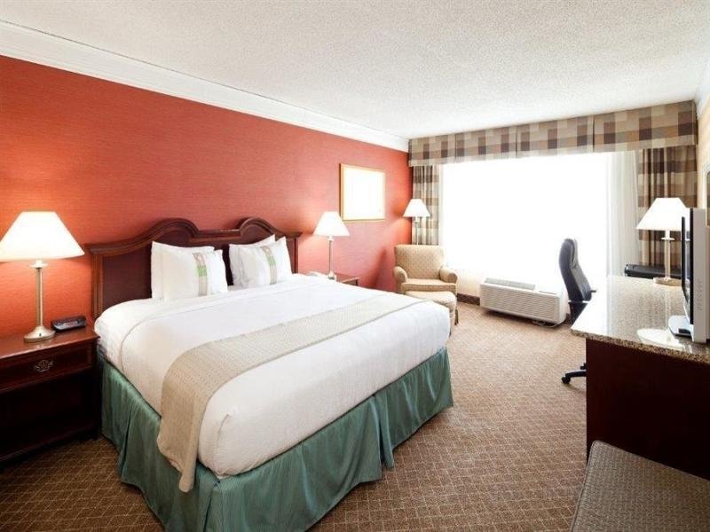 Khách sạn Holiday Inn Cleveland-Mayfield