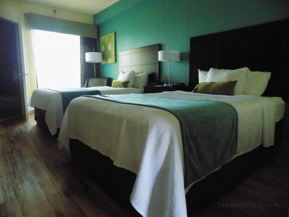 Khách sạn Best Western Plus Deerfield Beach and Suites