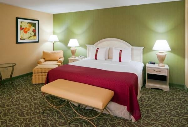 Holiday Inn Chantilly-Dulles Expo Airport