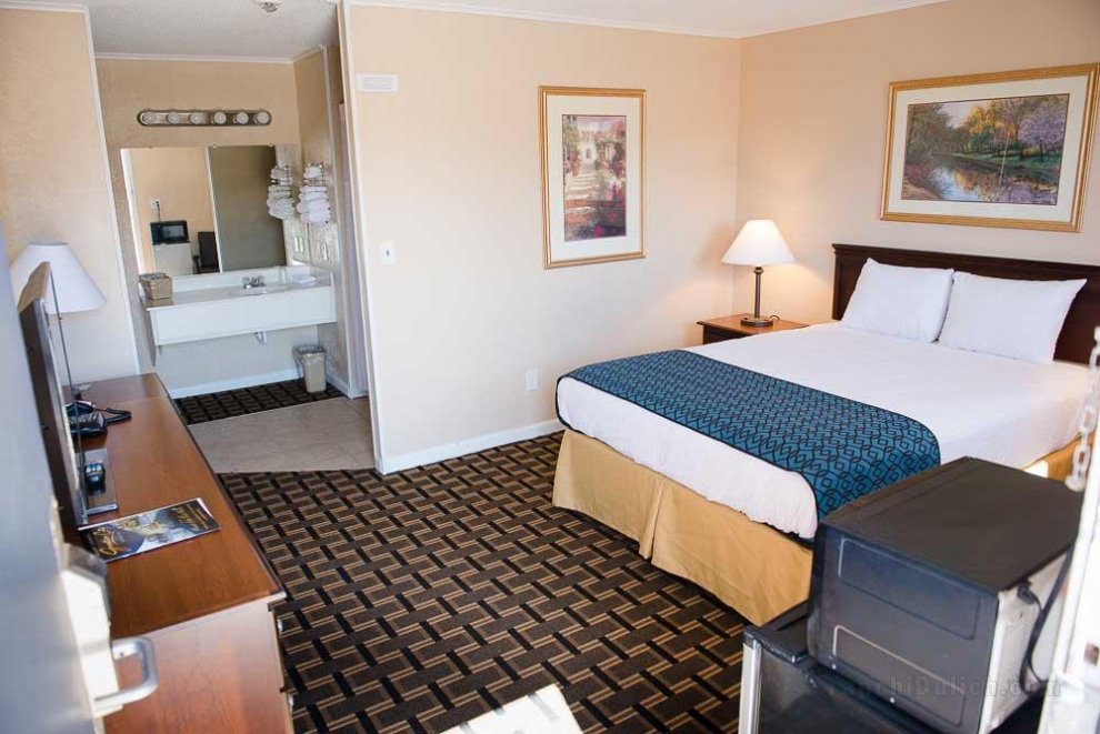 Grand View Plaza Inn & Suites