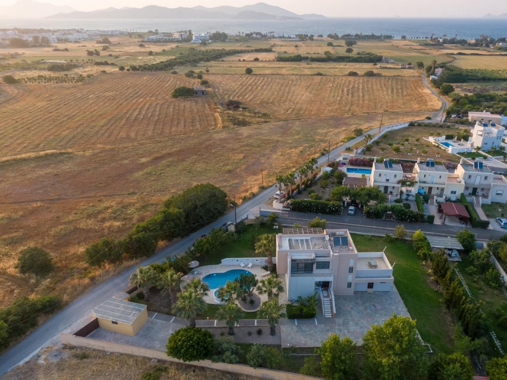 Xenos Villa 2 With 4 Bedrooms , private swimming pool, near the sea in Tigaki