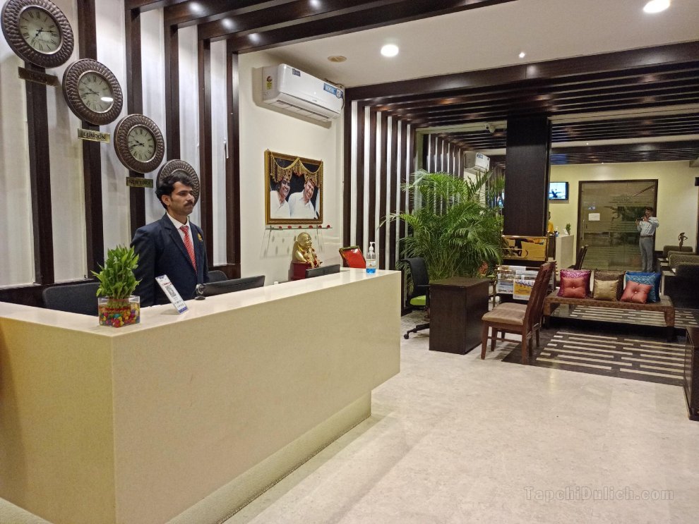 Khách sạn Dr. Raj Kumar International