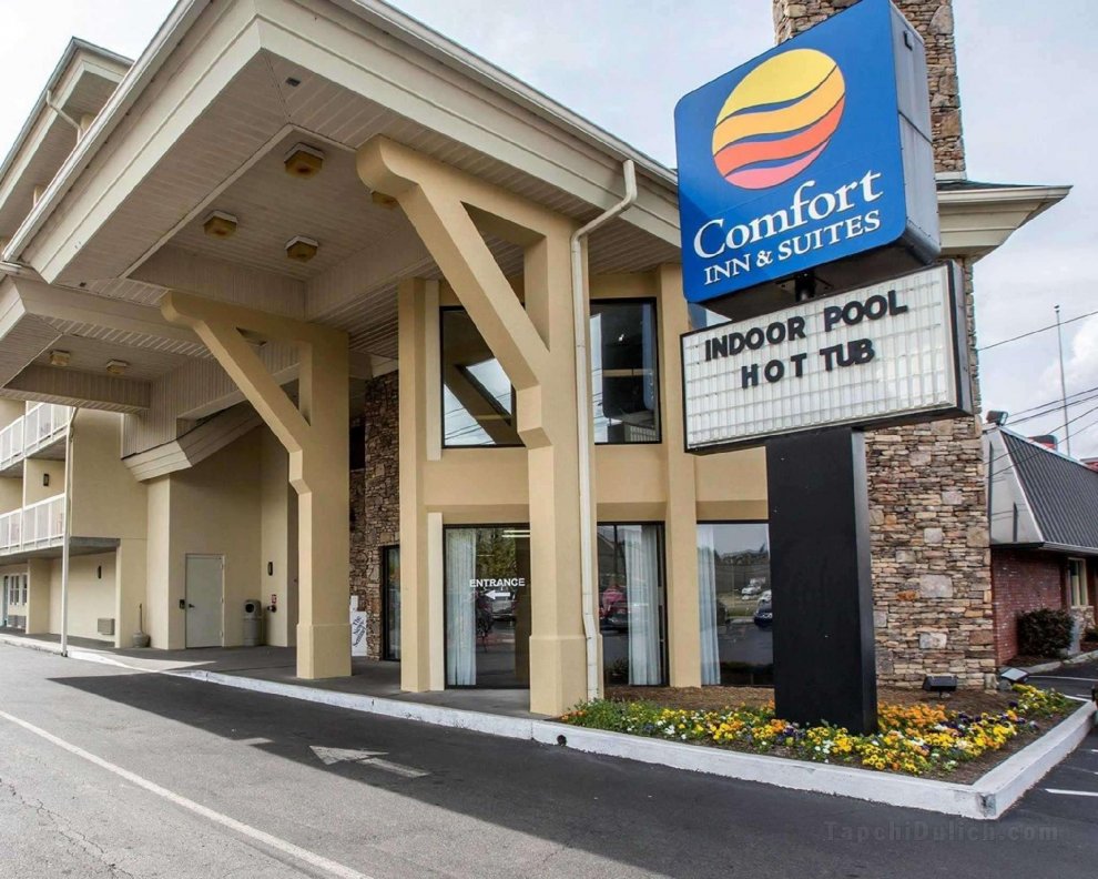 Comfort Inn and Suites at Dollywood Lane