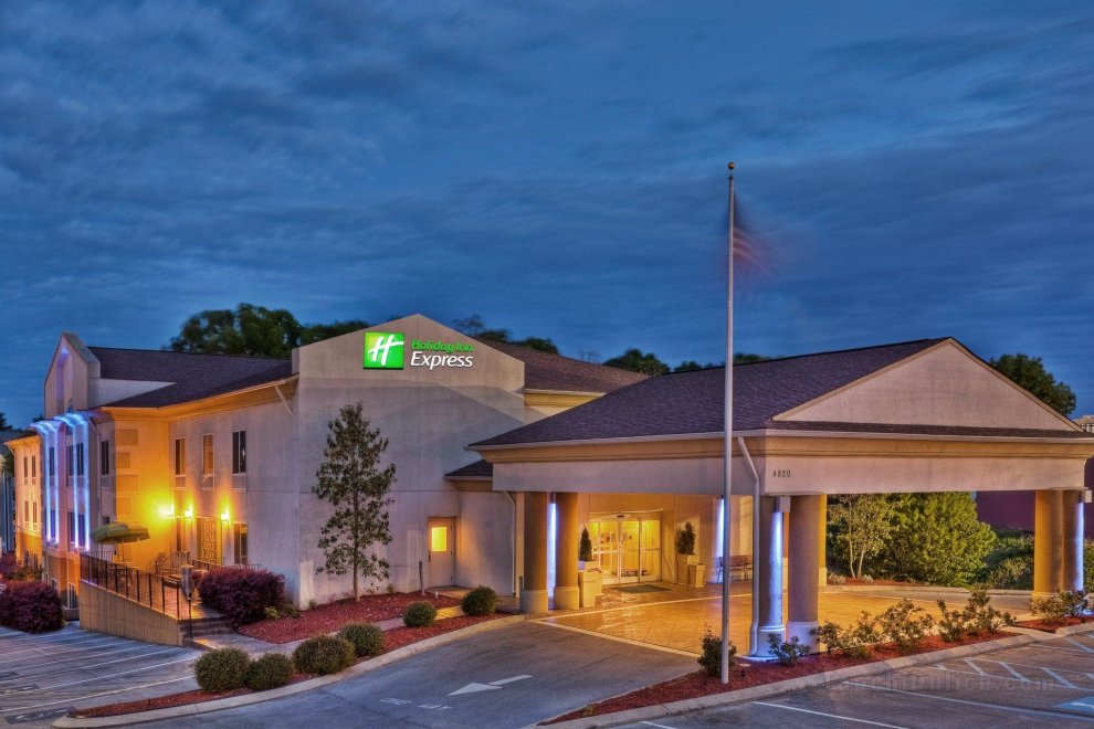 Khách sạn Holiday Inn Express & Suites Chattanooga Hixson