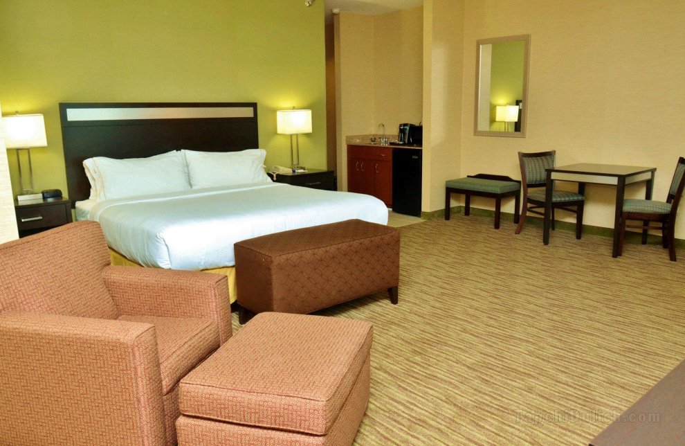 Khách sạn Holiday Inn Express & Suites Center Township
