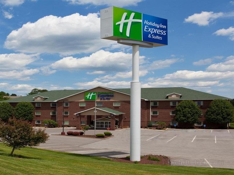 Khách sạn Holiday Inn Express & Suites Center Township