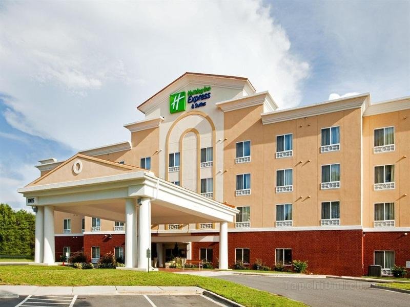 Khách sạn Holiday Inn Express & Suites Charlotte