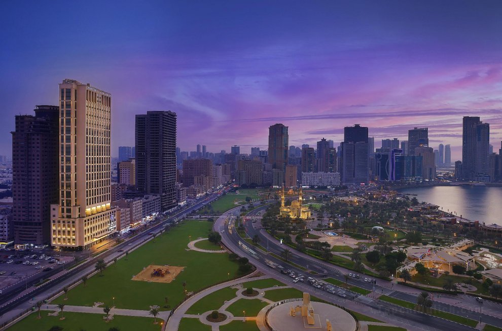 Khách sạn DoubleTree by Hilton Sharjah Waterfront & Residences