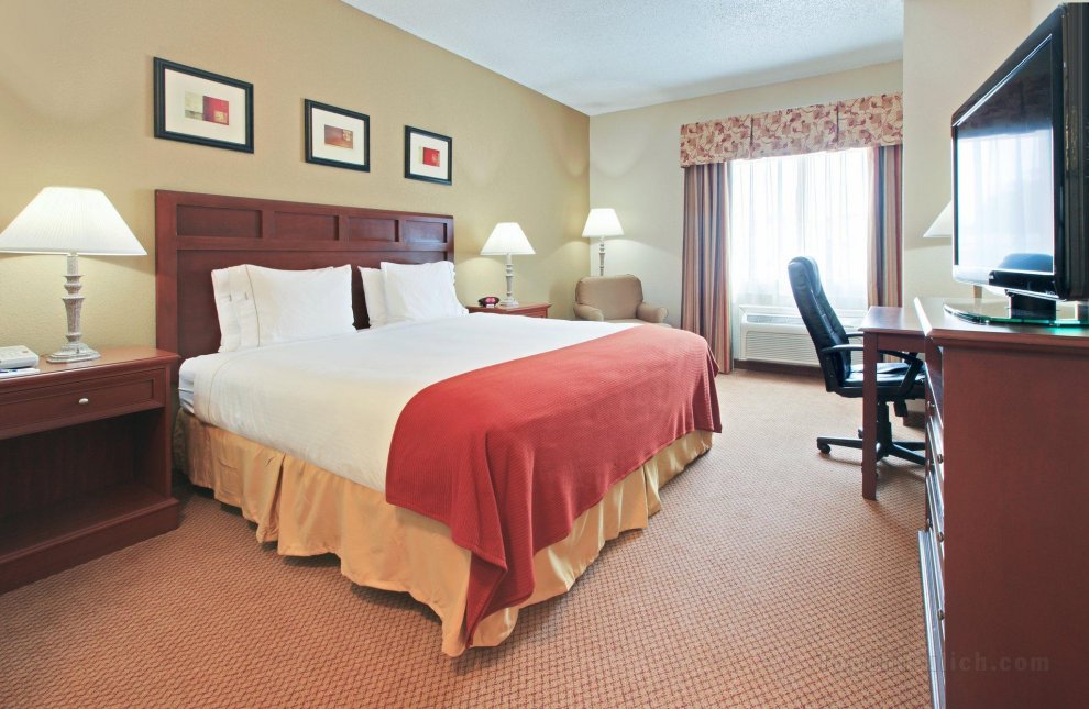 Khách sạn Holiday Inn Express & Suites El Dorado