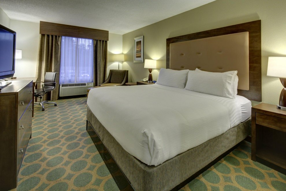 Khách sạn Holiday Inn Express & Suites Emporia