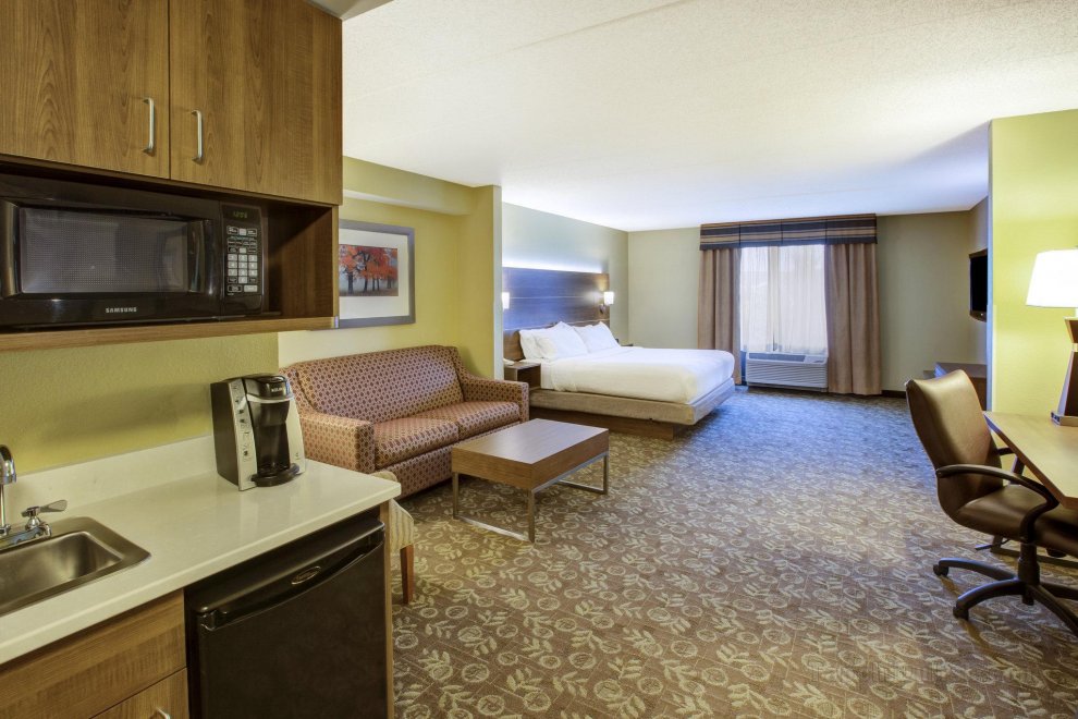 Khách sạn Holiday Inn Express and Suites Fort Wayne