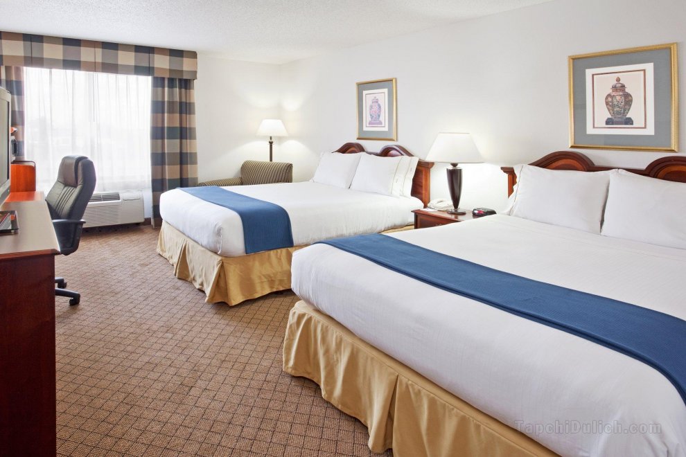 Khách sạn Holiday Inn Express And Suites Alliance