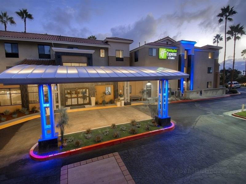 Khách sạn Holiday Inn Express & Suites Carlsbad