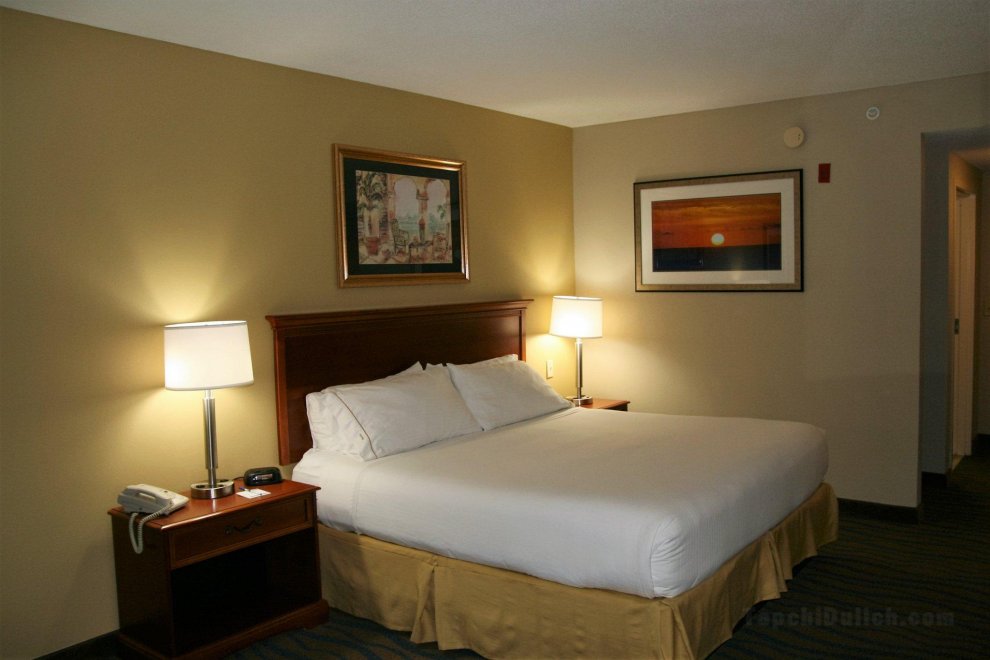 Holiday Inn Express Hotel & Suites Brooksville West