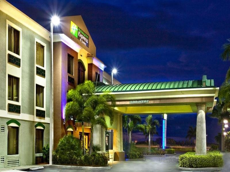 Khách sạn Holiday Inn Express & Suites Clewiston