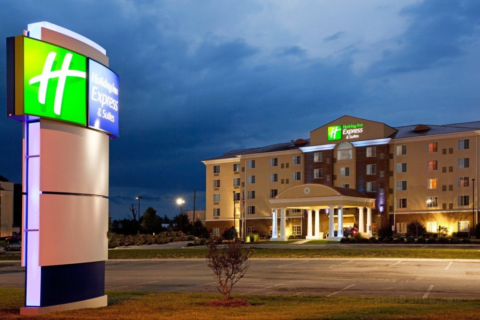 Khách sạn Holiday Inn Express and Suites Petersburg - Fort Lee