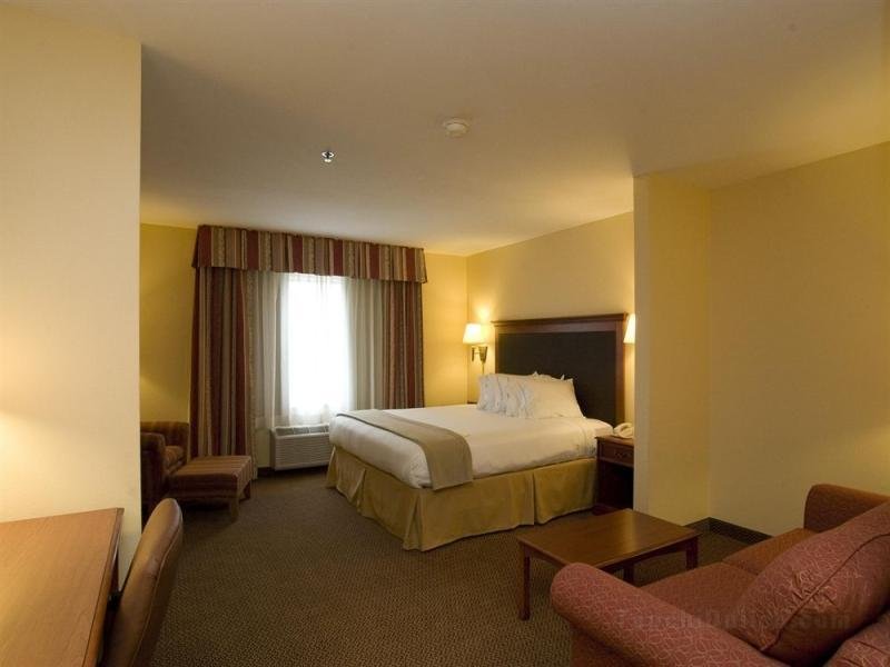 Khách sạn Holiday Inn Express & Suites Laredo-Event Center Area
