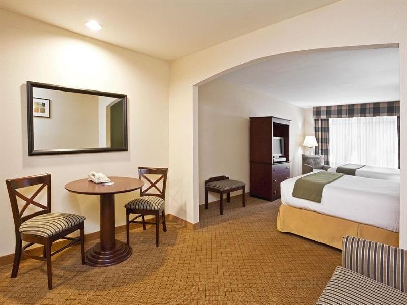 Khách sạn Holiday Inn Express & Suites Athens