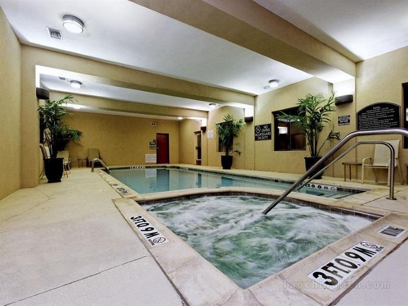 Khách sạn Holiday Inn Express & Suites Burleson - Fort Worth