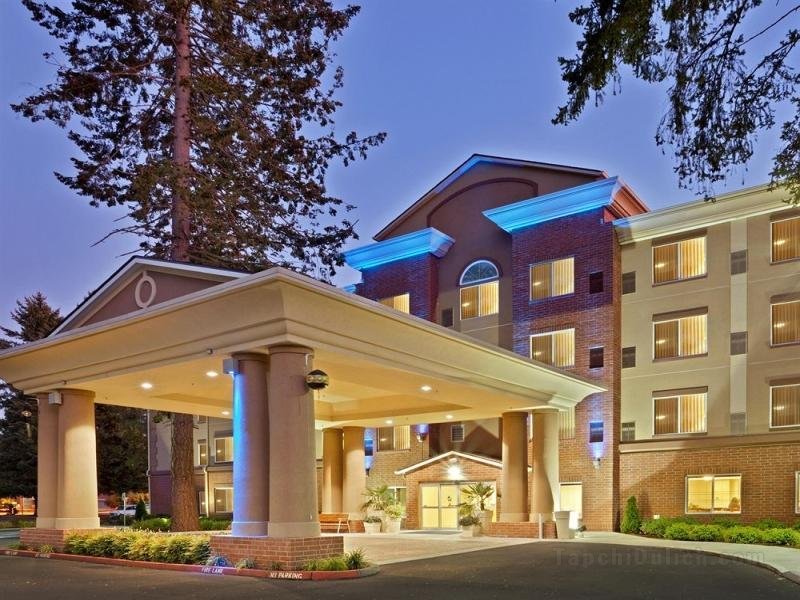 Khách sạn Holiday Inn Express & Suites Lacey-Olympia
