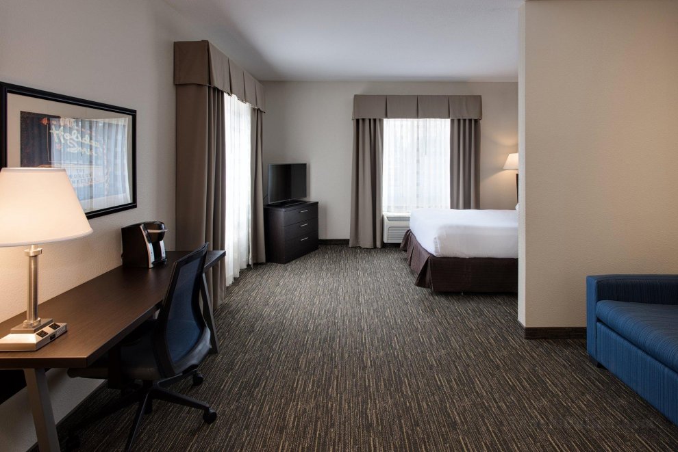 Khách sạn Holiday Inn Express & Suites Andover East 54 Wichita