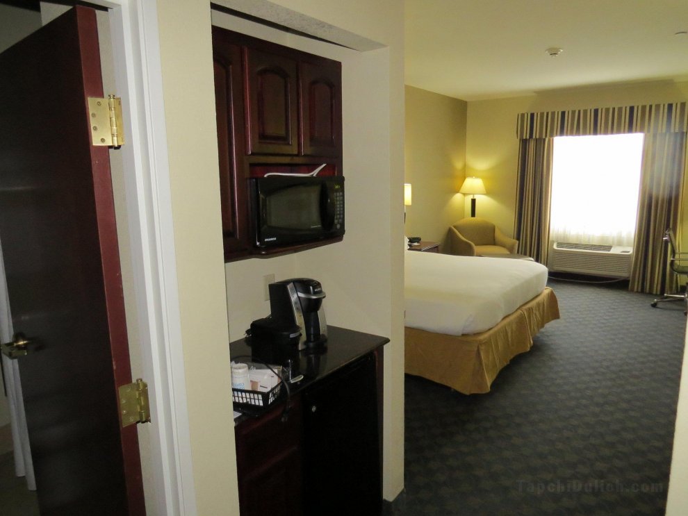 Khách sạn Holiday Inn Express & Suites Pampa