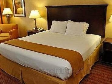 Khách sạn Holiday Inn Express & Suites Corona