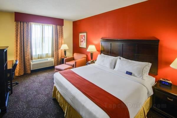 Khách sạn Holiday Inn Express & Suites Terrell