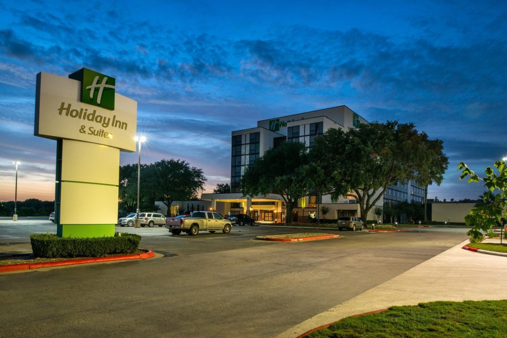 Khách sạn Holiday Inn and Suites Beaumont-Plaza I-10 & Walden