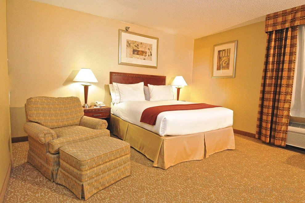 Holiday Inn Express Hotel And Suites Fenton-I-44