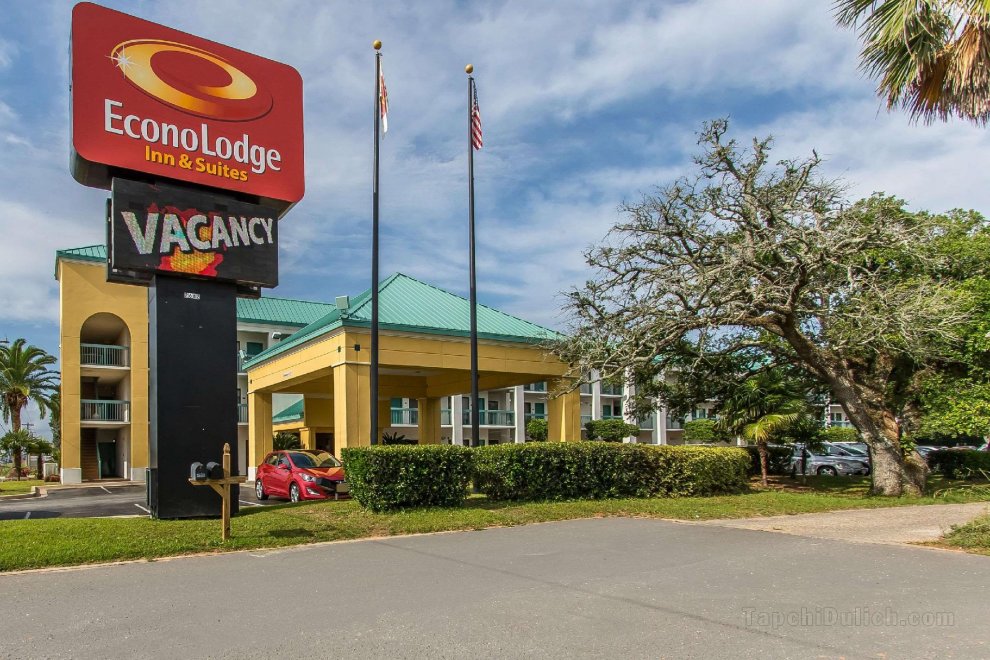 Econo Lodge Inn and Suites Foley