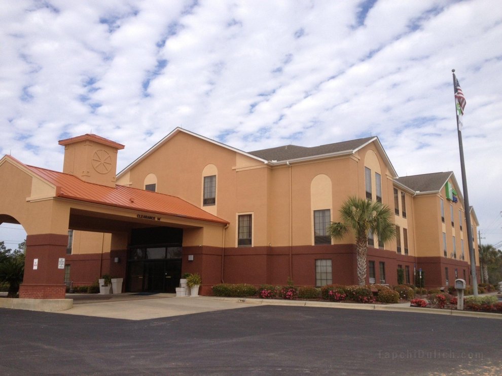 Holiday Inn Express & Suites Milton East I-10