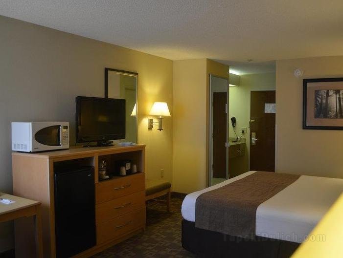 Khách sạn SureStay Plus by Best Western Roanoke Rapids
