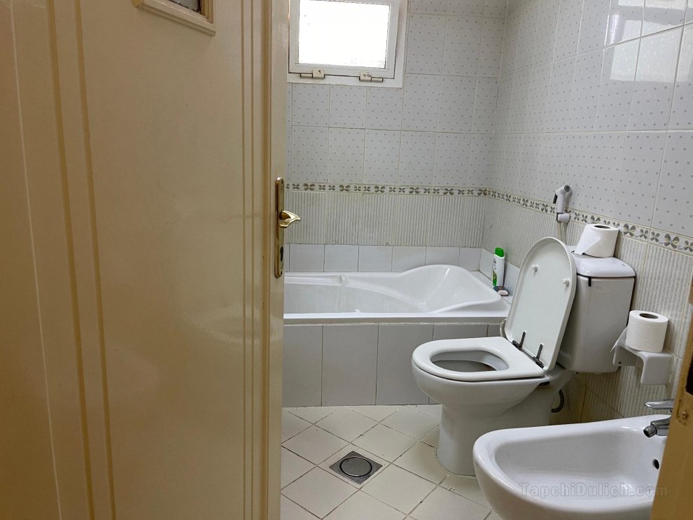 furnished room w/attached bathrom  ( homestay )
