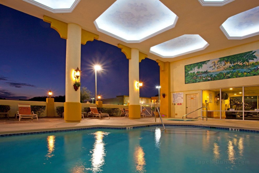 Khách sạn Holiday Inn Express & Suites Cocoa Beach