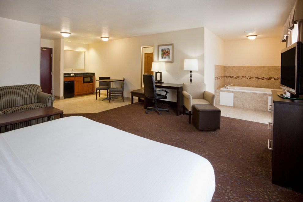Khách sạn Holiday Inn Express And Suites Aberdeen